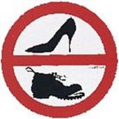 Αυτοκόλλητο PVC Απαγορεύονται τα παπούτσια 135mm 10150